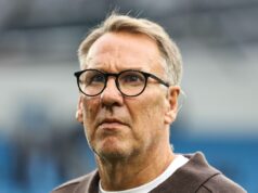 Merson tvrdí, že preteky o titul PL sa „skončili“ za jednej kľúčovej podmienky, keď odhaľuje predpoveď Chelsea „Arsenal“.