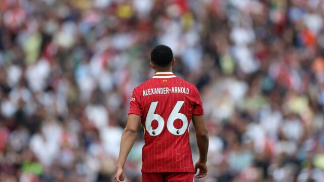 Alexander-Arnold niesol 66 pre celú svoju kariéru v Liverpoole