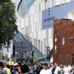 19 úžasných fotografií z Tottenham Trophy Parade, zatiaľ čo tisíce oslavujú víťazstvo v Európskej lige