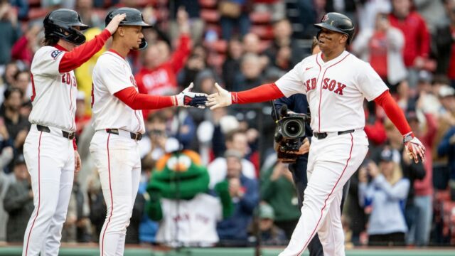 2 hodiny Rafael Devers pomáhajú Red Sox Slam Orioles, 19-5

