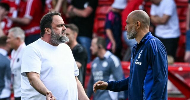 À l'intérieur du monde sauvage d'Evangelos Marinakis, de la poursuite des arbitres aux gestionnaires confrontés
