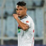 Alaaeddine Ajaraie leží zostávajúce severovýchodné United FC