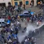 Nahrávky ukázali, že fanúšikovia boli odvrátení vodou