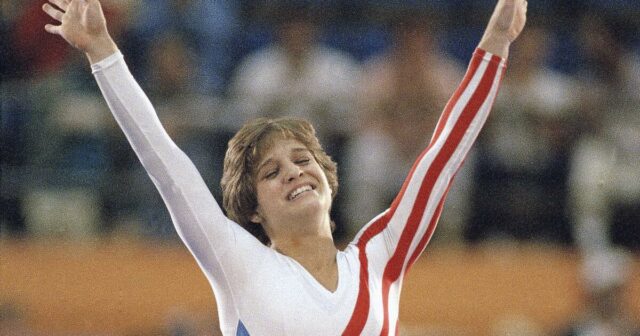 Americká gymnastika legenda Mary Lou Retton, zatknutá pre Duiho obvinenie

