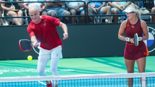 Andre Agassi porazil druhý zápas s americkými Open Pickleball Championships s Annou Lehigh Waters

