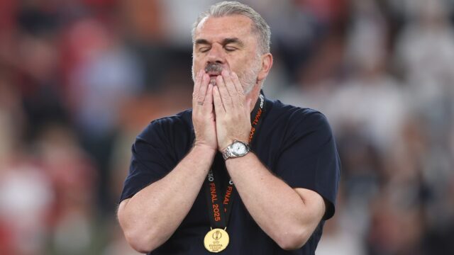 Posecoglou monitoroval Tottenhamovu prvú trofej, odkedy zdvihli ligový pohár v roku 2008