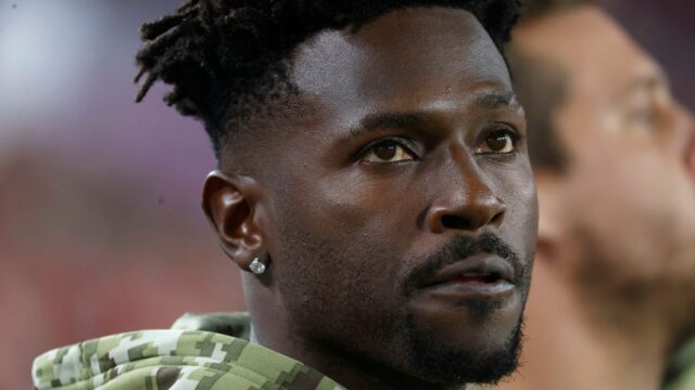 Antonio Brown bol zadržaný po streľbe mimo boxerskú udalosť

