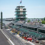 Apache -helikoptéry preletieť cez Indy 500 tempo na laboratórium armády narodeniny