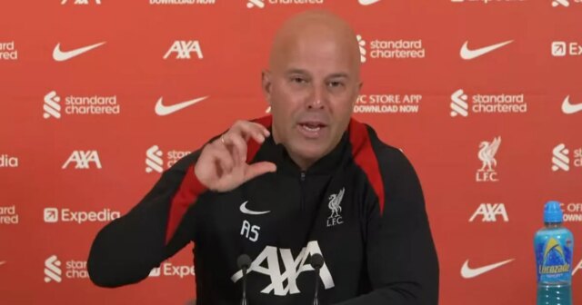 Arne Sloce Insus na hviezde Liverpoolu pri čakaní na letný prenos

