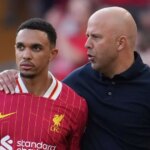 Arne Slot montre de vraies couleurs après Trent Alexander-Arnold Houted par les fans de Liverpool