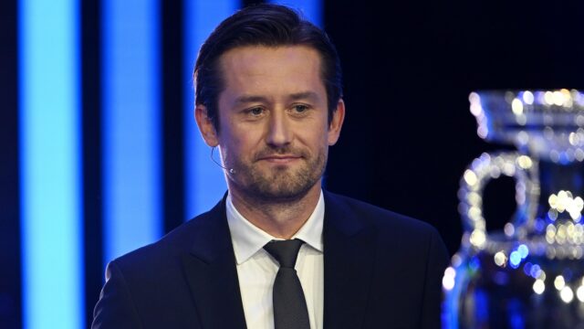 Bývalý hráč Arsenal -Midtban sa teraz lieči doma