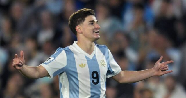 Arsenal Transfer News: Julian Alvarez `` fait l'esprit '' en tant que Gunners et Liverpool Eye Star
