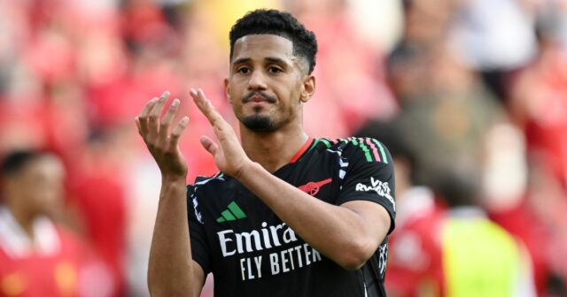 Arsenal povedal, ako ich William Saliba môže zastaviť späť - „Nie je potrebné to robiť“

