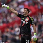 Emiliano Martinez môže tento rok v lete opustiť Villa Aston, napriek podpísaniu novej dohody v auguste v auguste