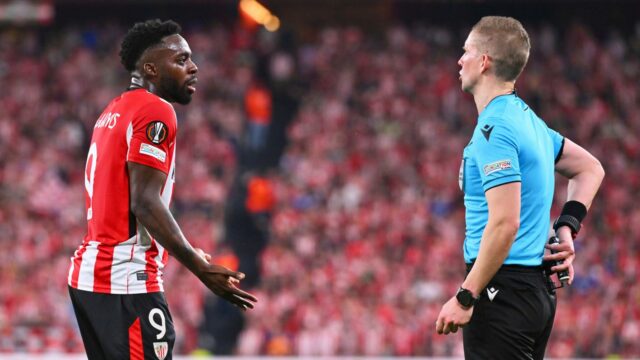 Atletická hviezda Bilbao Williams kritizuje rozhodca a varuje Red Devils

