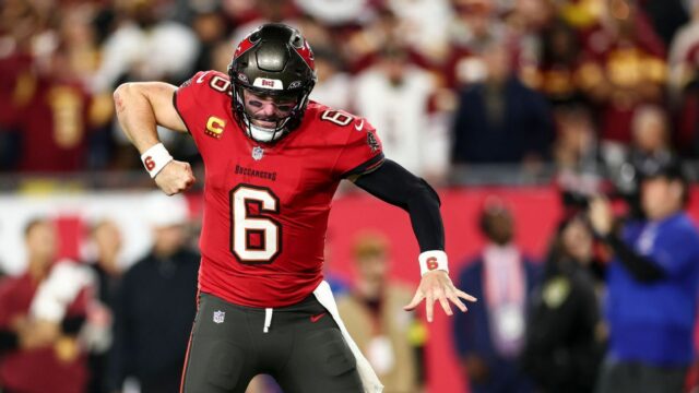 Baker Mayfield vezme Bucs Draft Select Emka Egbuk a rodina v brunch

