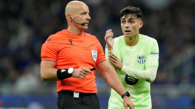 Barcelona Pedri: Uefa by sa mala „pozrieť“ na sudcu po prehre v Miláne

