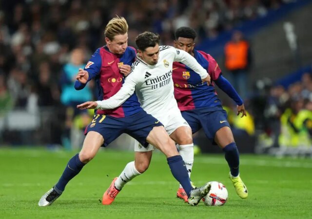 Barcelona poskytuje budúcu aktualizáciu Frenkie de Jong

