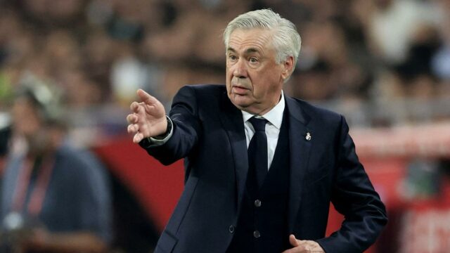 Barcelona vs Real Madrid - Ancelotti hovorí, že White sa pripravuje dobre, aby vyhral klasiku

