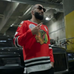 Belal Muhammad Reps Blackhawks na trávniku Canadiens