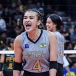 Nu Lady Bulldogs 'Bella Belen počas sezóny UAAP 87 volejbalového zápasu proti Feu Lady Tamaraws Lady Tamaraws