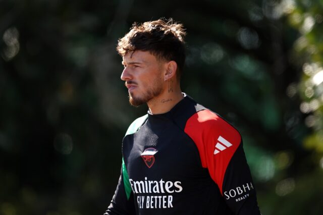 Bournemouth, Anglicko - 19. októbra, Ben White prichádza na štadión medzi AFC Bournemouth a Arsenal Stadium 19. októbra 2024 v anglickom Bournemouth. (Foto: Obrázky Michael Steele / Getty)