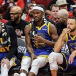 Play -off NBA Golden State Warriors vs Houston Rockets Brandin Podziemksi (2), Jimmy Butler (10) a Stephen Curry (30)