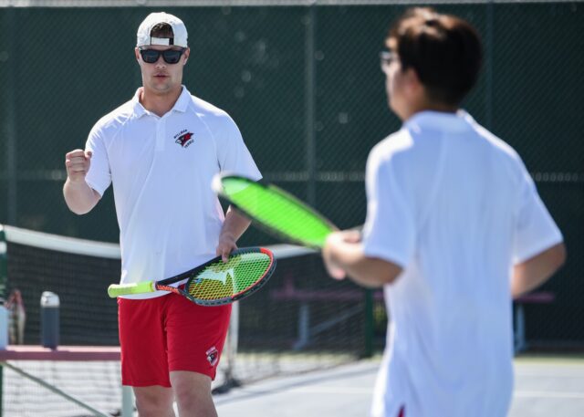 Willmar Cardinals Boys tenis v porovnaní s tenisom Osakis Boys, 050525-1.JPG