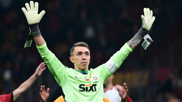 Hviezdy Galatasaray oslavujú po nároku na tretí titul Equal League titul