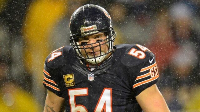 Brian Urlacher hovorí, že transgender športovci v športe žien „nie sú spravodliví, nebezpeční“

