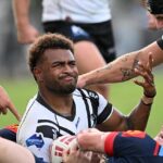 Footy Star Ezra Mam (vľavo) pristála pri návrate na nohu po deviatom zavesení zápasu
