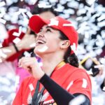 Brooke Van Sicckle oslavuje šampionát konferencie PVL All-Filipino Petro Gazz Angels