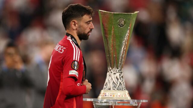Bruno Fernandes ponúka opustiť Manchester United, aby pomohol prestavať klub

