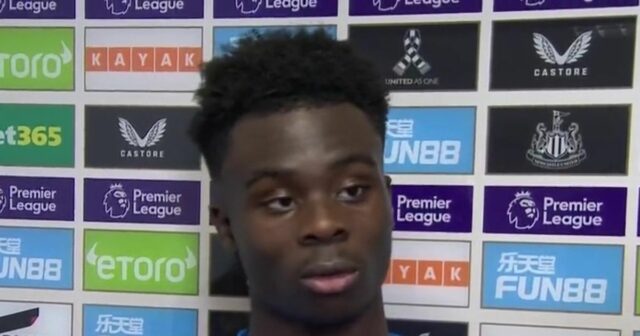 Bukayo Saka a envoyé des excuses après que le joueur de Liverpool a subi des os cassés en affrontement
