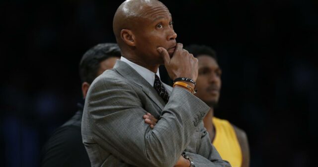 Bývalá Lakers Bayron Scott Star obvinená zo sexuálneho útoku od roku 1987.


