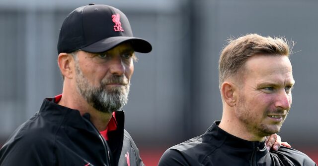 Bývalý asistent Liverpoolu Jurgen Klopp Pep Lijnders v rade, aby sa vrátil do anglického futbalu

