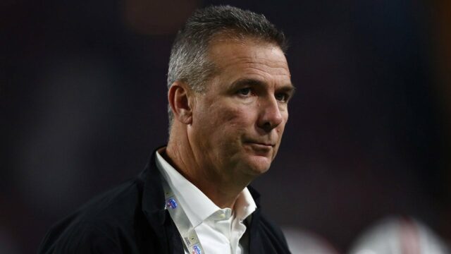 Bývalý futbalový tréner štátu Ohio Urban Meyer hovorí, že hrozil, že zastaví školenie

