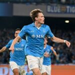 Scott McTominay oslavuje Napoli na ceste k titulu tým, že zaznamenal svoj prvý gól.