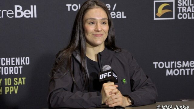 Bývalý šampión Alexa Grasso čaká na „krásnu vojnu“ proti Silvovi

