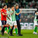 Manuel Pellegrini a Antony sú znázornení po tom, čo Real Betis začiatkom tohto mesiaca vyhral Osasunu