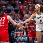 Caitlin Clark, Angel Reese si vymenili vymenenú počas hry Koorts-KY