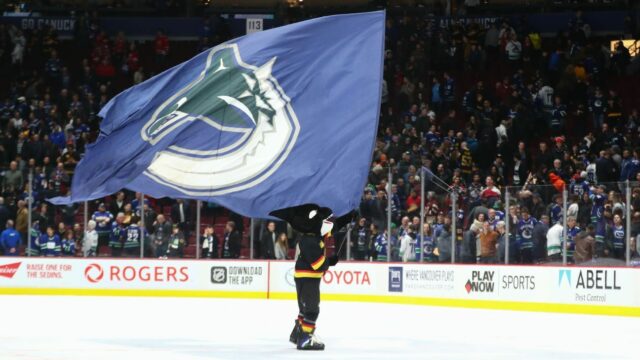 Canucks vstal asistenta Adama Footeho na hlavného trénera

