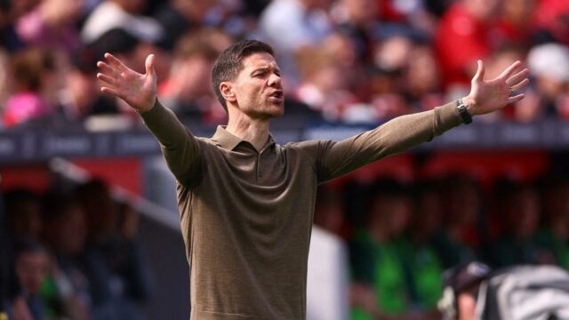 Carlo Ancelotti hovorí, že Xabi Alonso má „každé dvere otvorené“, aby sa pripojil k Real Madrid

