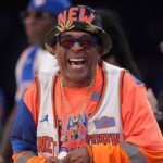 Celebrity sa pozerajú na Knicks -Game v Madison Square Garden