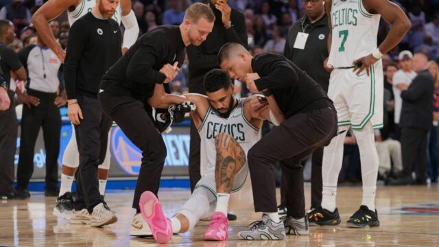 Celtics 'Jayson Tatum podstupuje operáciu pre roztrhaných Achilles

