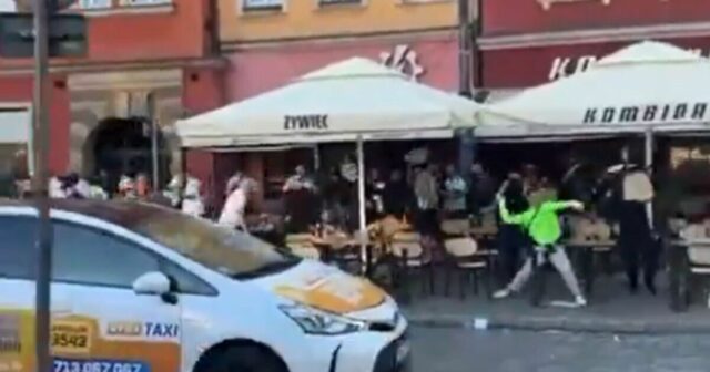 Chelsea a skutoční fanúšikovia Betis sa zrazia v škaredých scénach, pretože polícia používa slzný plyn Futbalový šport

