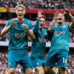 Chelsea, dal mu termín na prevod dekana Huijsena, keď Arsenal a Liverpool boli nútení ponáhľať rozhodnutie