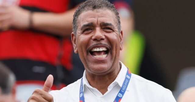Chris Kamara révèle une raison déchirante pour laquelle il s'est excusé auprès de sa femme après le diagnostic
