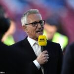 Gary Lineker sa zameriaval na brutálne vykopávky v manažmente Wayne Rooney počas finále FA Cupu