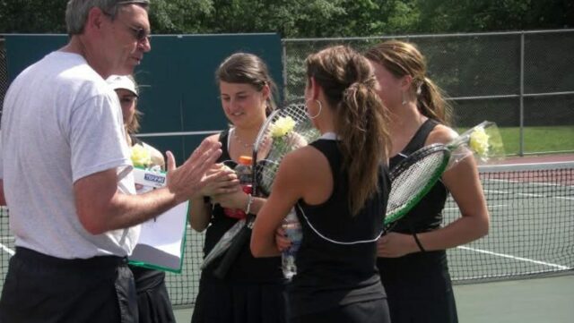 Covington Tennis si pamätá dlhoročného trénera Terry Field

